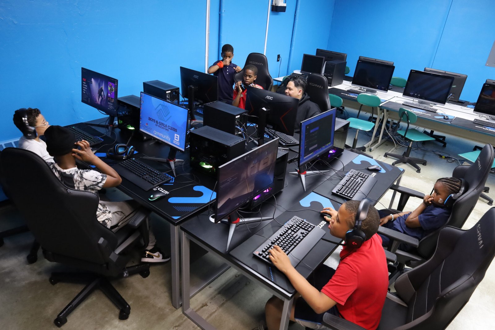 Young Cxmmunity Builders gaming together in an esports lab